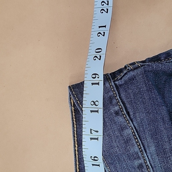 Lucky Brand, Size 38 x 30 Classic Fit Blue Jean.  Excellent Used Condition - Picture 5 of 12